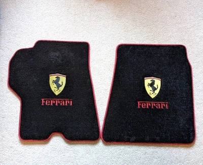 Ferrari California Front Floor Mat Set - Black Carpet w/ Scuderia Shield Logo Foto 1 de 4