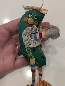Vintage 80's Super Pickle Plush Stuffed Shelf Toy Amtoy Clamping Arms 6 Inch - Picture 1 of 8