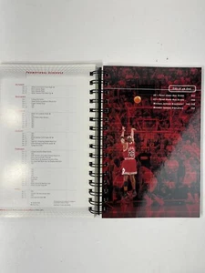 Chicago Bulls 2000-2001 Media Guide Book - Hard to Find - End of an Era - Bild 1 von 2