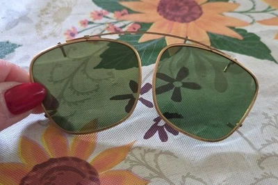 Gafas de sol vintage Aviator Polaroid tono dorado medio con clip verdes Foto 1 de 4