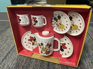 Vintage Walt Disney Geschirr für 2 Mickey & Minnie Love Plastikgeschirr für Kinder - Bild 1 von 3