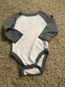 Old Navy 6-12 Months Gray White Long Sleeved Raglan Snap Bottom - Picture 1 of 4