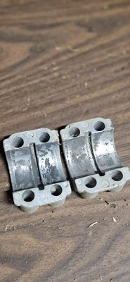 Abrazaderas de manillar Fourtrax 87-92 OEM FÁBRICA 87-92 Honda TRX250X TRX250 X Foto 1 de 2
