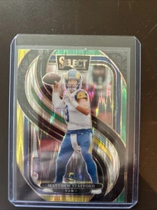 Panini Select 2024 - Premier Level Matthew Stafford verde y amarillo Shock Prizm - Imagen 1 de 1