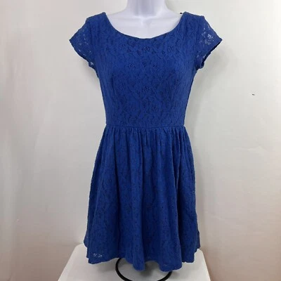 Vestido feminino B. Darlin linha A 5/6 azul renda acima do joelho mini manga curta - Imagem 1 de 4