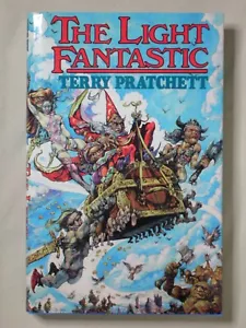 THE LIGHT FANTASTIC Terry Pratchett DISCWORLD HARDCOVER HILL HOUSE BOOK - Imagen 1 de 7