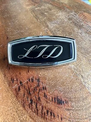 1970 FORD LTD ROOF PANEL NAME PLATE NOS D0AZ59517A20A - Image 1 of 4