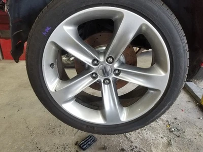 17 2017 DODGE CHALLENGER R/T 20X8 WHEEL ALUMINUM 5 INDIVIDUAL SPOKES SILVER  - Imagem 1 de 4