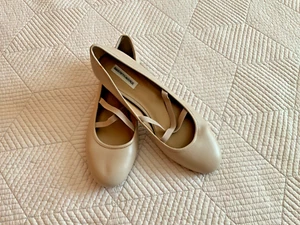 Zapatos planos para mujer Saks Fifth Avenue talla 9,5 color topo claro - Imagen 1 de 7