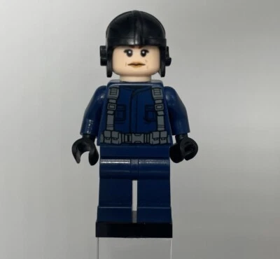 Minifigura LEGO Guard Piloto Femenino Minifigura de dinosaurio Jurassic World 10756 Foto 1 de 2