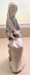 H33~ Lladro Figurine SITTING MADONNA GIRL W/ CALLA LILIES FLOWERS #4972 Retired - Picture 1 of 8