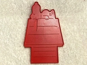 vintage 8” SNOOPY on Dog House Hallmark Cookie Cutter Peanuts - Picture 1 of 7