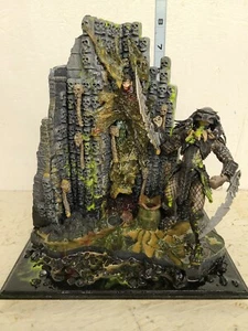 Predator Custom Made Figure With Base #2 - Picture 1 of 1