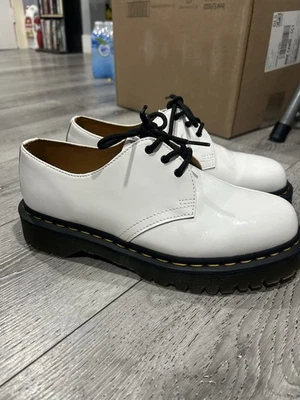 Dr Martens Men’s White Leather Oxford Shoes Size 9 Brand New No Box - Image 1 of 4
