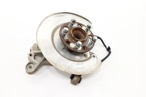 Chrysler Voyager 2020-2025 eje trasero izquierdo lado del conductor nudillo y buje OEM - Imagen 1 de 13