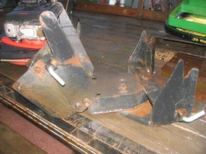 John Deere Garden Tractor quick attach front mount hydraulic lift angle - Picture 1 of 4