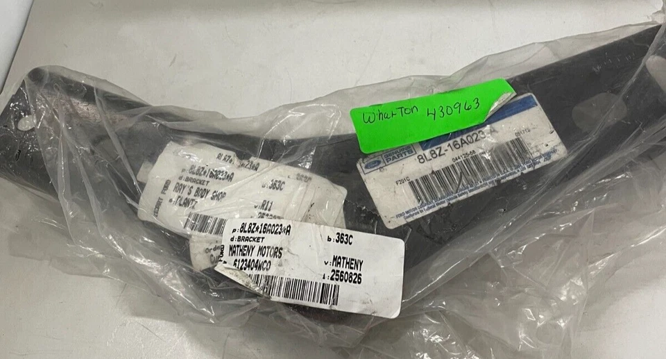 08-12 FORD ESCAPE PARACHOQUES SOPORTE P/N 8L8Z-16A023-A RH MERCURY MARINER OEM Foto 1 de 4