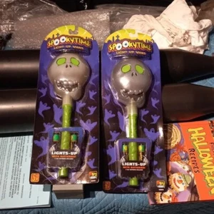 Vintage 2004 Spookytime Halloween Light-up Wand Set. New/Never Opened. - Bild 1 von 2
