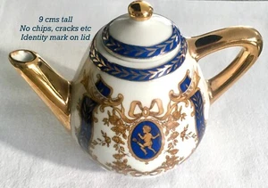 BEAUTIFUL MINIATURE PORCELAIN TEAPOT ~ 9 CMS TALL ~ GILDING PERFECT ~ NEW - Picture 1 of 8