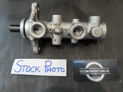 Cilindro maestro de freno Mazda Miata 2001-2005 Foto 1 de 4
