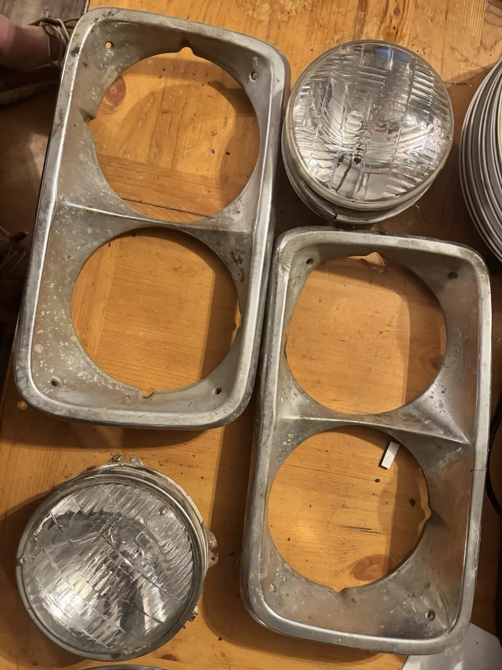 Базилик фары для модели Grand Torino 73–76 с 2 сомнительными фарами - Изображение 1 из 1