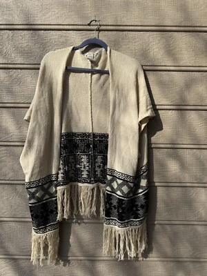 Женский кардиган American Rag размер S свитер пончо бахрома открытый передний бежевый богемное - Изображение 1 из 2