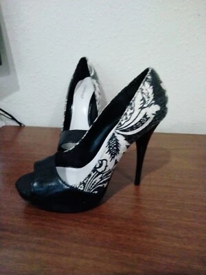 ShoeDazzle Tacones Blanco y Negro 5" Talla 9 Foto 1 de 4