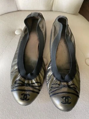 Auténtica bailarina Chanel dorada negra puntera plana EE. UU. 8 UE 37,5 Foto 1 de 4