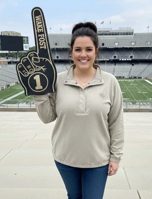 Chaqueta pulóver impermeable beige Wake Forest Univ frontal a presión para mujer talla grande Foto 1 de 4