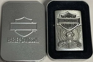 ZIPPO 2006 HARLEY DAVIDSON MADE IN USA EMBLEMA AQUILA ACCENDINO SCATOLA SIGILLATA K390 - Foto 1 di 6