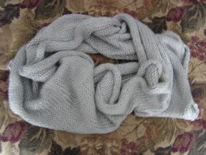 Women's Infinity Acrylic Knit Winter Scarf Silver Gray w/Silver Threads BCBG-NEW - Picture 1 of 4
