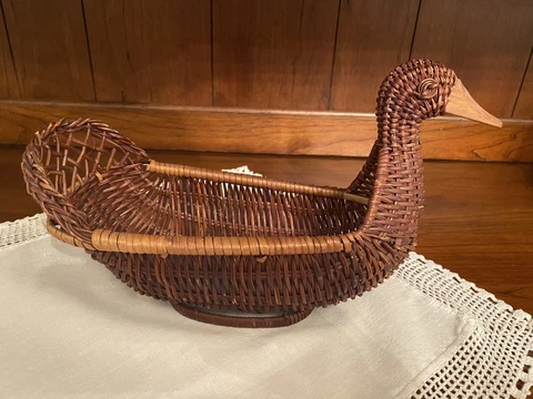 Rattan Wicker Swan Goose Duck Bird Basket Retro Vintage Handmade 12" Ex. Cond Cover