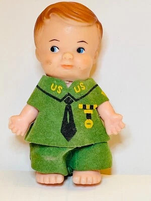 Muñeca de goma vintage Uneeda Hong Kong años 60 muñeca Pee Wee soldado Scout Boy Foto 1 de 4