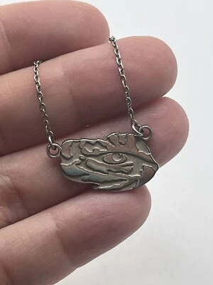 Collar Ojo de Tigre Arte Logotipo Plata de Ley 925 LSU Tigres Foto 1 de 4