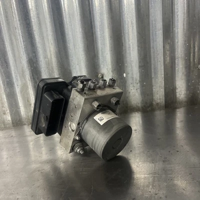 2015-2015 Jeep Cherokee Abs Pump Control Module F84YN - Image 1 of 3