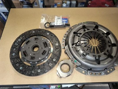   LuK Clutch Kit 16-062 TOYOTA, LEXUS, PONTIAC, SCION  Foto 1 de 4