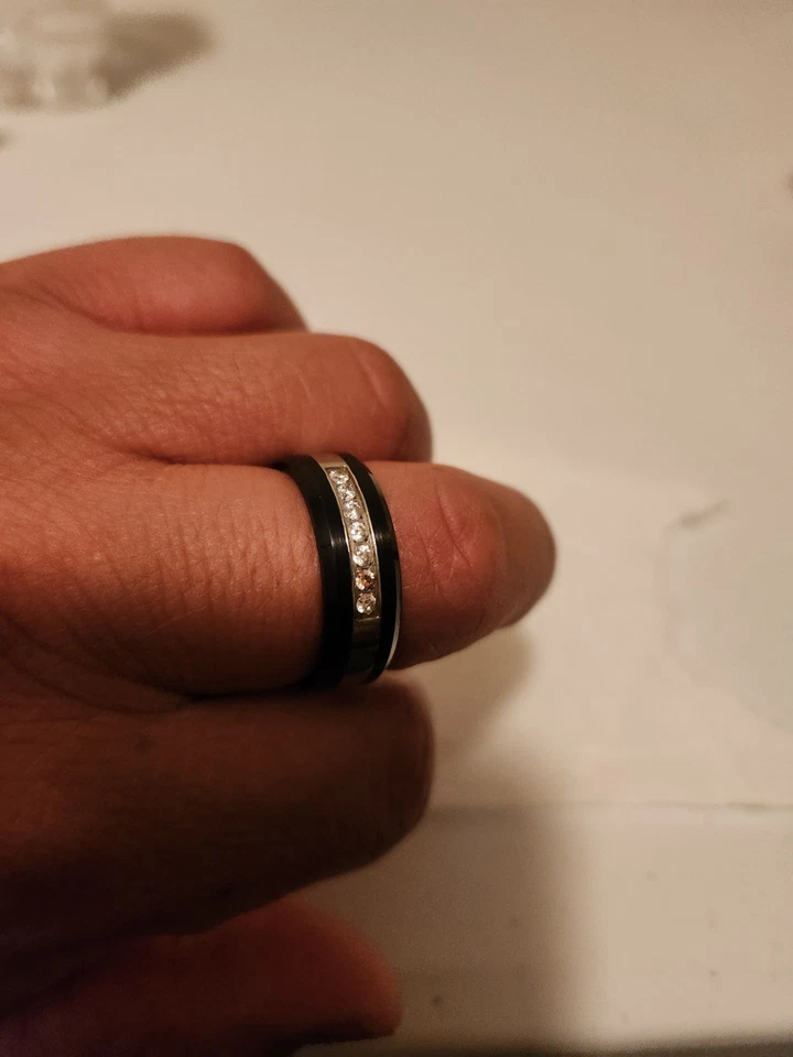 Мужское кольцо из нержавеющей стали и керамики размер 12 с бриллиантом круглой огранки 1/6 карата серебро - Изображение 1 из 4