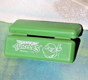 "Funda de plástico verde vintage Teenage Mutant Ninja Turtles 1996, 3,5"" x 1""" - Imagen 1 de 4