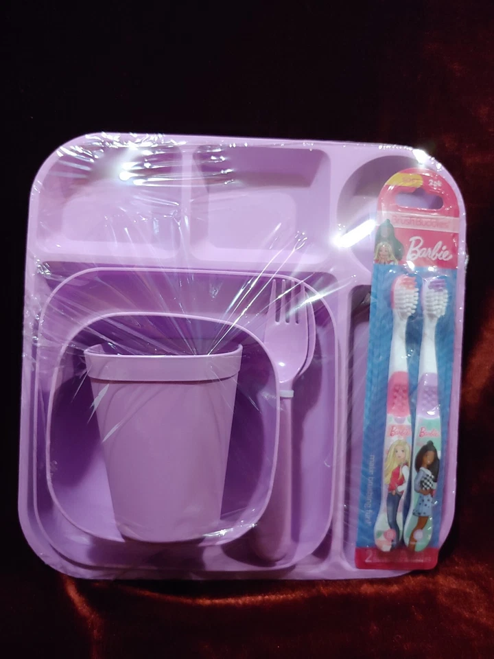 JUEGO DE VAJILLA DE PLÁSTICO PARA NIÑOS - DISPONIBLE EN 4 COLORES CON BROCHAS DE 2 QUILATES) Foto 1 de 1