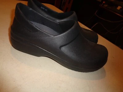 Женские клоги Crocs двойной комфорт, размер 9 классические без шнуровки матовые черные - Изображение 1 из 4