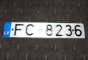LETONIA ESTADO UE PLACA DE VEHÍCULO COCHE - FC 8236 caducada segunda placa - Imagen 1 de 1
