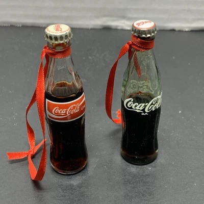 Lote de 2 adornos navideños botella rellena miniatura vintage de Coca-Cola Foto 1 de 4