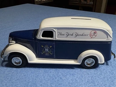 Ertl 1938 年纽约洋基队雪佛兰面板卡车银行 1: 25 压铸带钥匙 - 二手状况完好 — 第 1/4 张图片