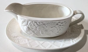 Mikasa English Countryside White Gravy Boat & Underplate Embossed Grapes - Picture 1 of 8