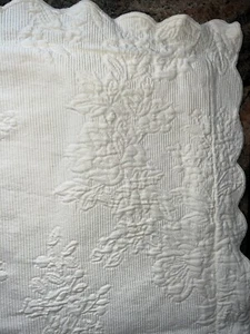 FABULOUS MATELASSE SET OF (2) EURU SHAMS~THE COUNTRY STORE~OFF WHITE 26”x26” - Picture 1 of 2