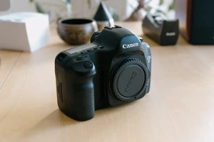 Canon EOS 5D (Mark I / Classic) (gebraucht, guter Zustand) - Bild 1 von 8