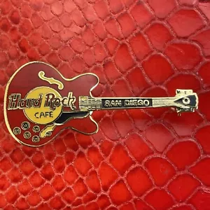 SAN DIEGO US🎸Hard Rock CAFE®HRC PIN☑️1990s CHUCK BERRY Red Guitar YELLOW LOGO🎗 - Picture 1 of 3