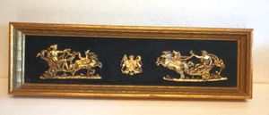 Stemma auriga uomo e donna rilievo metallo dorato cornice oro vintage arte da parete - Foto 1 di 9