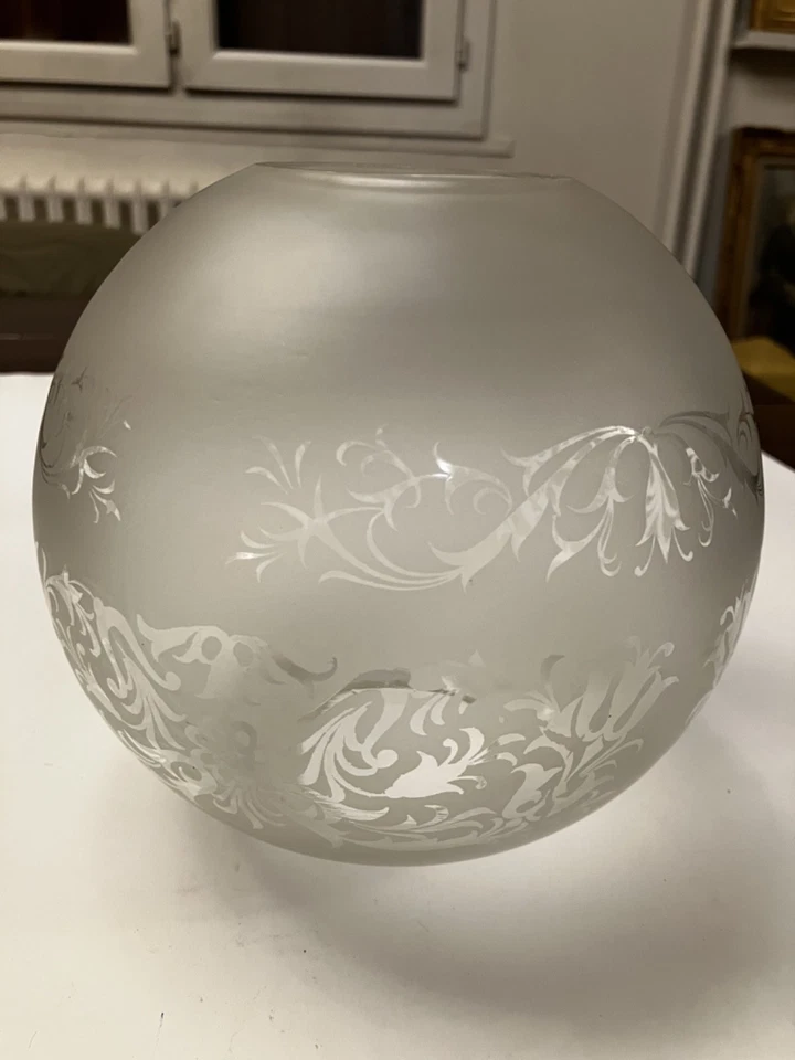 Ancien globe en verre poli et gravé pour lampe à pétrole - Photo 1/4