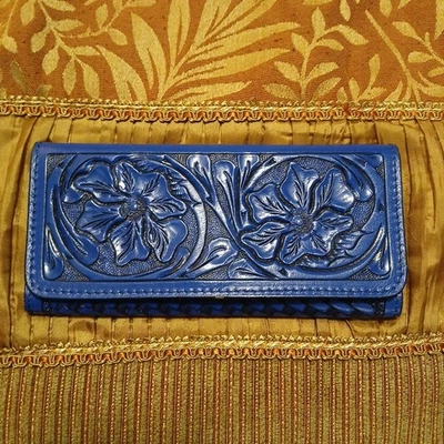 Cartera azul de cuero genuino mecanizada a mano Foto 1 de 4